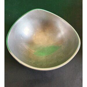 Vintage MCM NAMBE 527 Beautiful Tri Corner Sculpture Bowl 9 1/2”